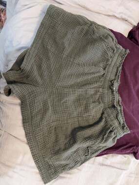 P1: Aerie Olive Green Gauze Elastic Waist Shorts and top M